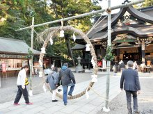 「茅の輪」くぐって厄払い　穏やかな新年期待し　香取神宮　【師走スケッチ２０２４】