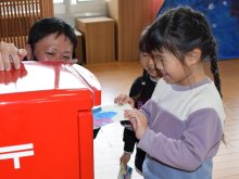 大切な人に心を込めて　園児が年賀状手作り　長生　【師走スケッチ２０２４】