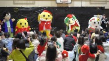 【動画あり】メリクリなっしー！　ふなっしーサンタがサプライズ登場　船橋　児童ホームのクリスマス会　【師走スケッチ２０２４】