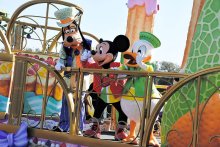 【写真多数】東京ディズニーランドが「お菓子の楽園」に　スイーツいっぱいのイベント　１５日から、新パレードも