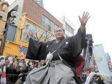 豊昇龍関が“日本のふるさと”柏でパレード　横綱昇進「応援のおかげ」　２万５千人が祝福