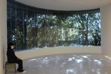 川村記念美、佐倉で最後の展示　作品配慮の空間味わう　「自分の発した内なる声を聴ける場」に　館内、庭園に１８０点　３月３１日まで