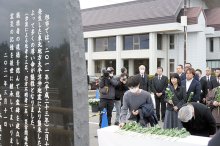 祈り天へ「安らかに」　被災地・旭で献花、黙とう　【東日本大震災１４年】