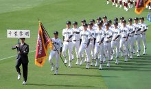 黎明ナイン、夢舞台で行進　３２校集い　第９７回選抜高校野球大会