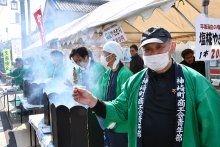 神崎「酒蔵まつり」盛況　老舗蔵元巡り、飲み比べ　限定酒販売、見学も人気