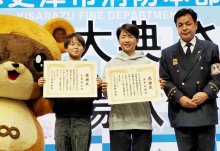 「ドラマ見て対応できた」小学生２人、路上に倒れた高齢女性を救護　声かけて通報、そば離れず見守る　木更津市消防が感謝状