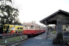 沿線グルメ楽しんで　上総中野駅前で２６日イベント　小湊鉄道×いすみ鉄道×千葉銀　たすきプロジェクト第２弾スタート　飲食店、観光地巡るスタンプラリーも