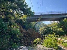 君津の国道４６５号、のり面崩落で通行止め　千葉県が迂回路利用を呼びかけ　