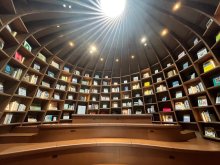 自然さまよい見つける書庫　偶然の出会い楽しむ工夫　地中図書館（木更津市）　【ちば建物めぐり】（３）