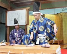 【動画あり】熟練技でマダイさばく　五穀豊穣、豊漁を祈願　南房総・高家神社で「庖丁式」