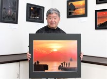 あすへの希望輝き写す　ダイヤモンド富士１３年間撮影　館山・小宮さん初の個展