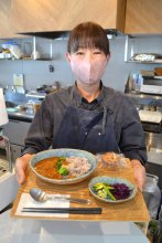 津田仙給食、大人もどうぞ　ゆかりの野菜でカレー、ピザ　１３日まで、佐倉「夢咲くら館」