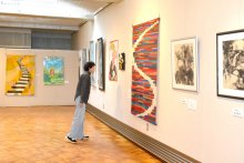 多様なアート一堂に　芸術家２５人の仲間展　８月６日まで　御宿　月の沙漠記念館
