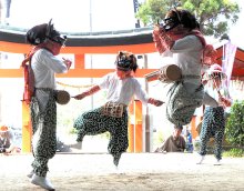 猛暑の中、獅子が躍動　羯鼓舞で豊作祈願、雨乞い　富津