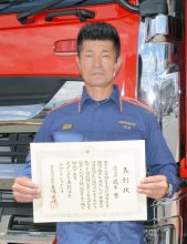 非番の消防司令、火災住宅から高齢夫婦を救う　火元が自宅から約２４０メートル、幼い頃から顔見知り「ぎりぎり中に入れるタイミングだった」　市原市消防局が表彰