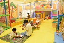 猛暑で外遊びできず…　物価高「お金もかけられない」親子の苦悩　屋内型施設、強み生かして居場所づくり