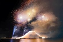 市川の花火大会で「最も高い山」ギネス認定　富士の頂上５９・２メートル達成
