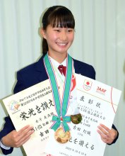 世界目指しさらに飛躍　走り高跳びで全国２冠の茂原中３年・吉田灯織さん（１５）　【ひと模様】