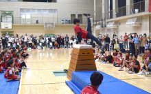 【動画あり】“橋本先生”児童指導　母校で競技の楽しさ伝える　世界体操個人総合３連覇の橋本大輝選手　船橋