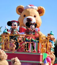 【写真特集】クリスマス、魔法で愉快に　ディズニーで特別イベント　１０年ぶり新パレードも　きらめく世界、年末まで