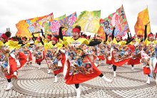 雨雲吹き飛ばす熱い演舞　銚子で黒潮よさこい祭り