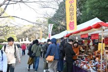 全国有名産地から５０万点　千葉市・青葉の森で大陶器市　掘り出し物求め、にぎわう　１２月７日まで