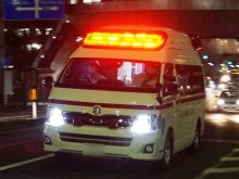 右折トラックにはねられ高校生死亡　千葉市美浜区の交差点　「意識と呼吸がない」と１１９番