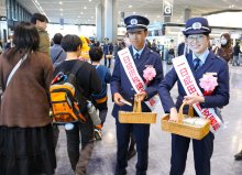 中学生が一日税関支署長　密輸防止呼びかけ　成田空港