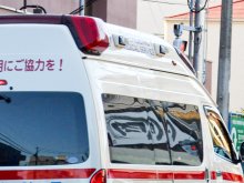【速報】幼稚園バス、歩行者と事故　柏　大人２人搬送、園児２人軽傷
