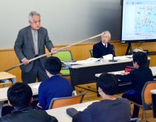 長南町遺族会「戦争考える機会に」　小学校で初の語り部授業　機銃掃射や食糧難伝える