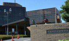 窓からＢＢ弾か、跳ね返り１０代に当たる　「ムクドリ退治で…」　銃刀法違反など疑い、四街道の会社員を書類送検