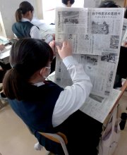 同じ日の２新聞読み比べ　千葉市立幸町第二中学校　【ＮＩＥ報告　千葉県内実践校の取り組み】