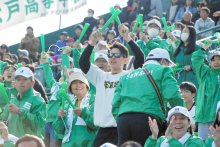 【専大松戸、初の４強】壁乗り越えたナインに大歓声　「伸び伸びプレーでＶを」　秋に屈した相手撃破　第９８回選抜高校野球