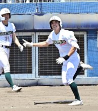 緑の力終盤一気　専大松戸大勝発進　したたかに戦うも粗さ　第７８回春季関東高校野球