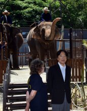 秋篠宮さま、市原ぞうの国を視察　