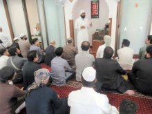市川・行徳モスク「犠牲祭」でイスラム教徒６００人集団礼拝　長年会場の公園、不許可で会場変更　使用許可された「文化交流会」で旧交温める