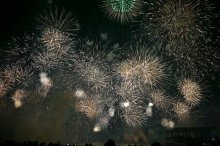圧巻演出節目祝う　いなげの浜で花火大会　千葉市美浜区　記念イベント市内各所に　千葉開府９００年