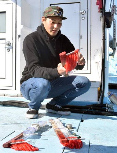 若き船頭　新造船で奮闘　「港から勝浦に活気を」　親子３代でキンメ漁　松井凌さん（２７）　勝浦市　【Ｒｅスタートちば～コロナ禍のひかり～】（下）