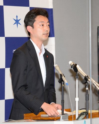 定例記者会見で、東京五輪・パラリンピック開催是非についての見解を述べる熊谷知事＝１３日、千葉県庁