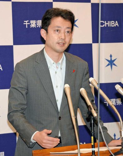 緊急事態宣言解除後の１０月１日以降の感染防止対策について「一定の制限はあるが飲食店で酒類提供を可能とする方向」との考えを述べる熊谷知事＝２４日、千葉県庁
