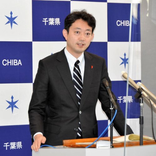 新型コロナの感染再拡大に備えた医療提供体制強化などの取り組みを説明する熊谷千葉県知事＝２５日、県庁