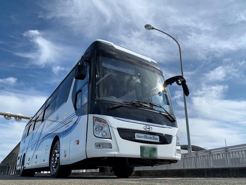 君津、木更津の両市と関西地区を結ぶ高速バスの車体イメージ（シダックス提供）