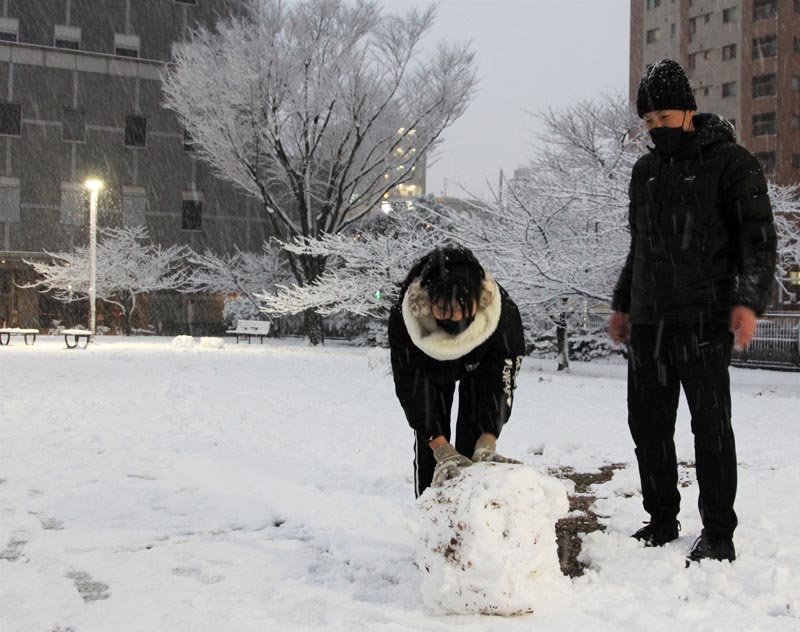 千葉県内に雪、千葉市で７センチ　４年ぶり大雪警報、各地交通網に乱れ　路面凍結への警戒を