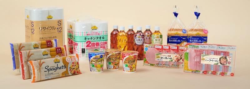 イオンが価格を据え置いているプライベートブランド「トップバリュ」商品の一部（同社提供）（共同）