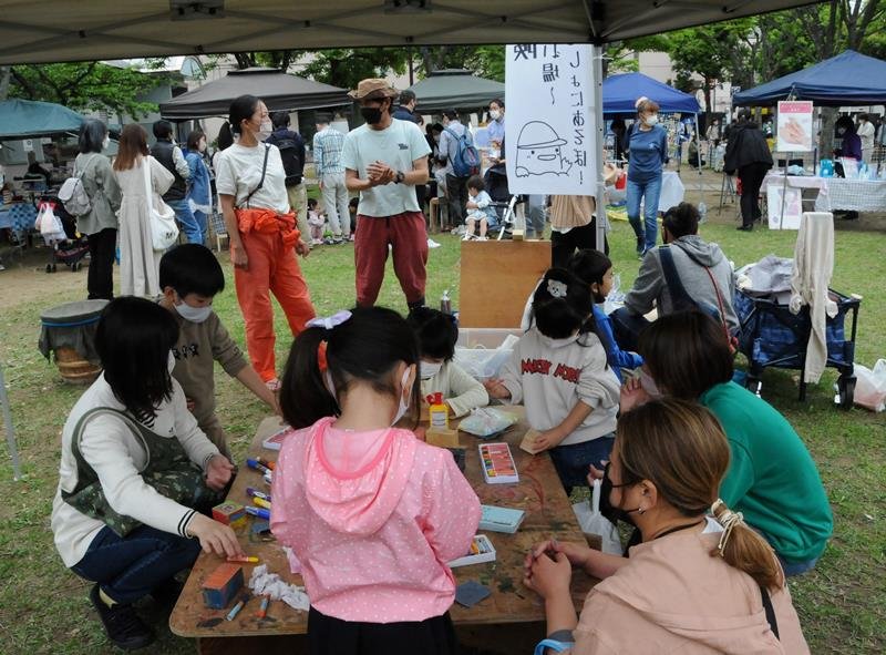 近隣の梨ノ木公園で初開催され、にぎわった「梨の木市」
