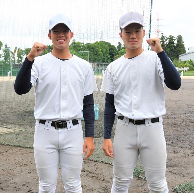 双子でバッテリーを組む八千代松陰の森琉（右）と森陽＝八千代市