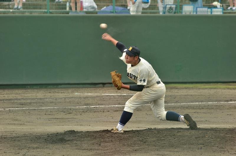 成東－東海大浦安　継投し力投する真行寺＝成田大谷津
