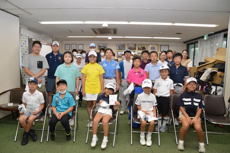 ドライブ・アプローチ・パット・チャレンジの参加者ら＝２８日、北谷津ＧＧ
