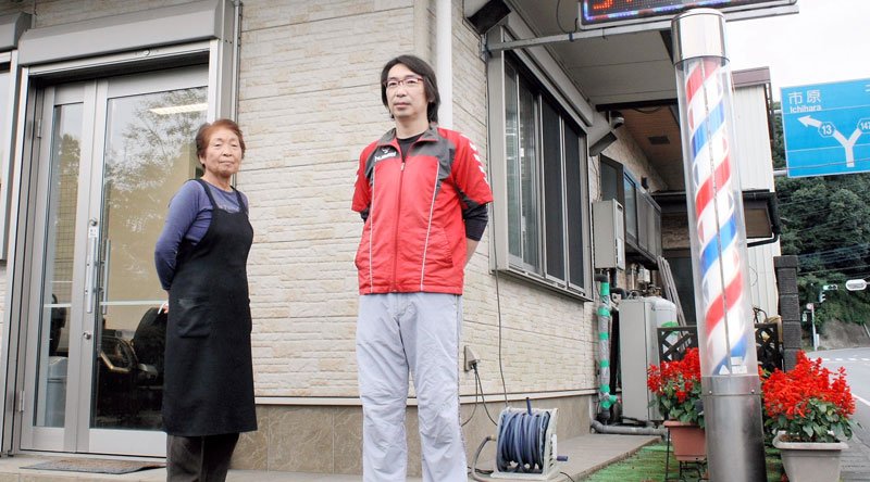 濁流にのまれた理髪店、親子で再建　コロナ追い打ちも、多くの支援受け　長柄　【房総台風豪雨３年】