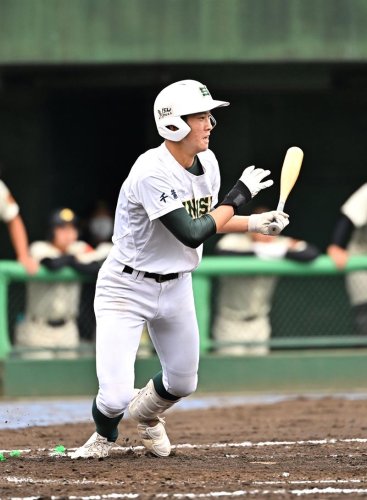 ７回裏専大松戸２死三塁、中山が中前に勝ち越し打を放つ